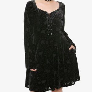Her Universe Disney Hocus Pocus Icon Velvet Bell Sleeve Dress - LG